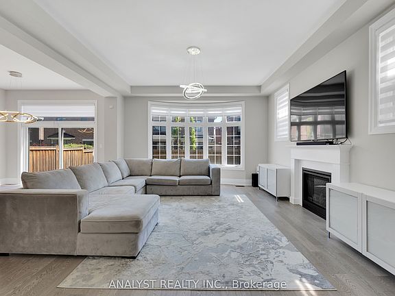5th image of 15 Streamside St