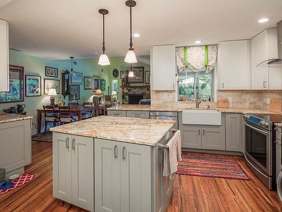 3rd image of 7 Lake Eloise Ln