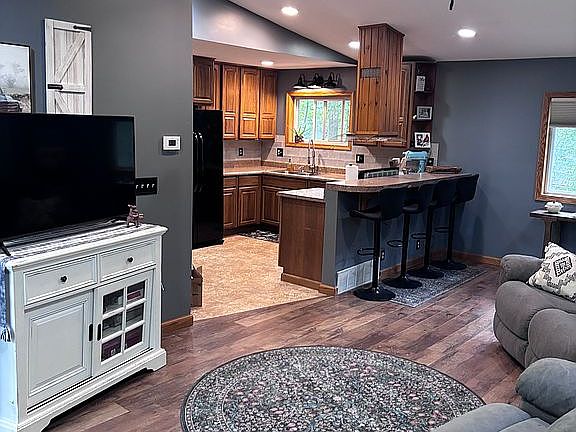 4th image of 1022 Circle Dr