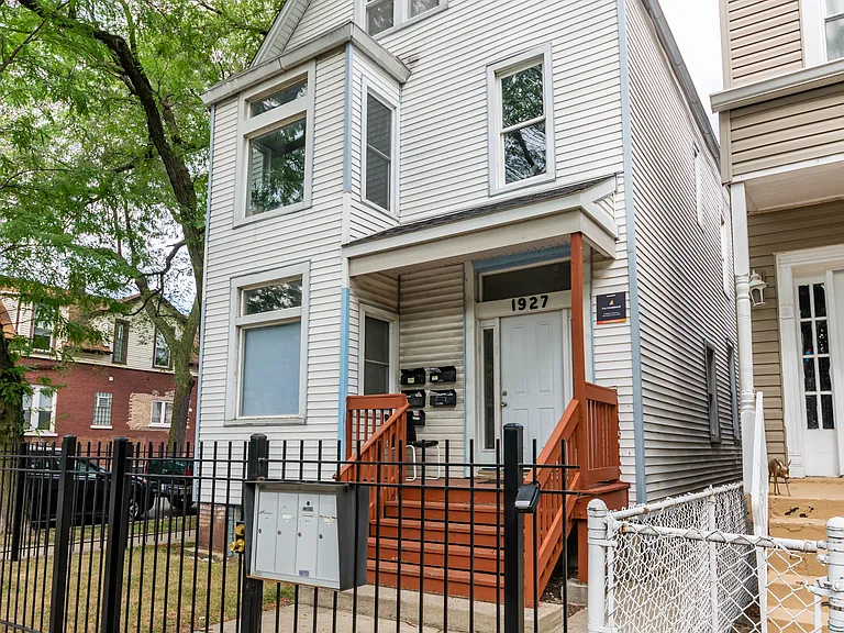 1927 N Kedzie Ave #1R — Photo 1