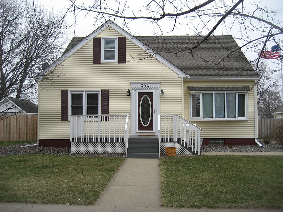 1st image of 240 Meridian St S