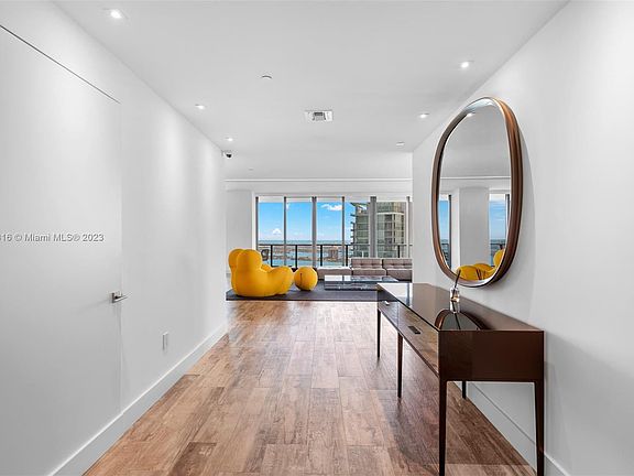 3rd image of 650 NE 32nd St #5201