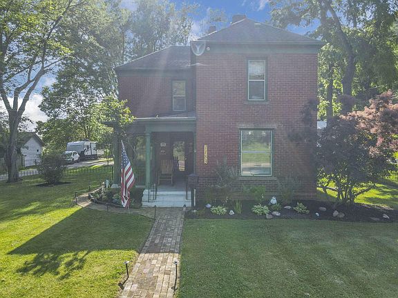 3rd image of 1183 N Columbus St