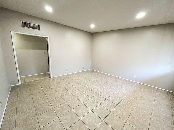 3rd image of 1239 N Alamo Ave