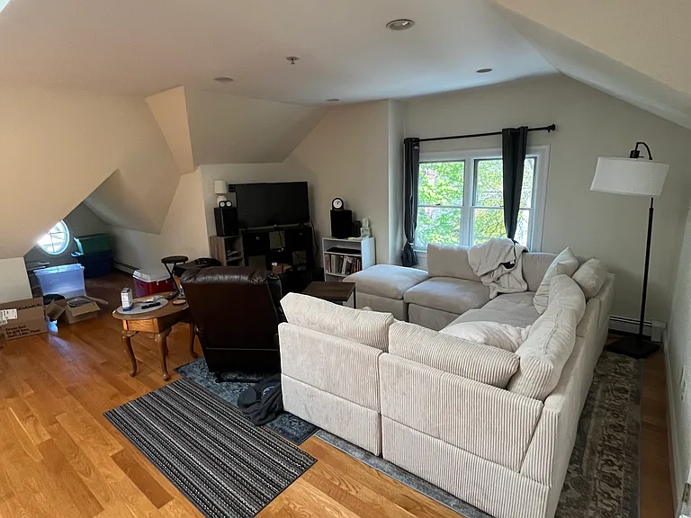 10 Selkirk Rd #4 — Photo 6