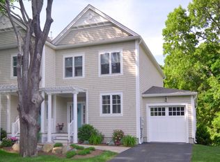 26 W Cove Dr, North Kingstown, RI 02852
