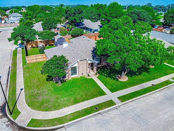 5th image of 403 Parkwood Ln