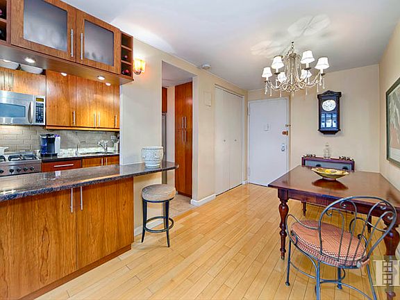 3rd image of 165 W 66th St APT 10N