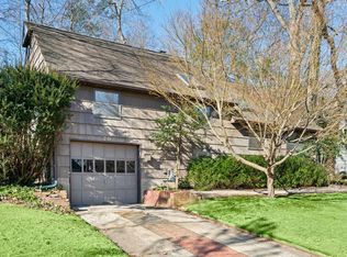 20 Nursery Rd, Melville, NY 11747