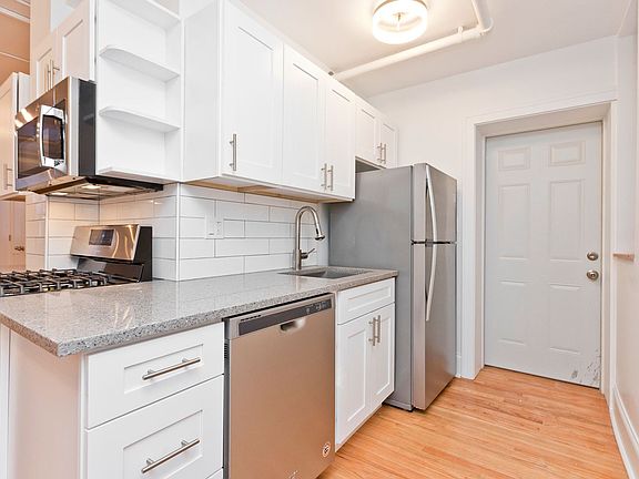 2nd image of 5330 N Kenmore Ave #0