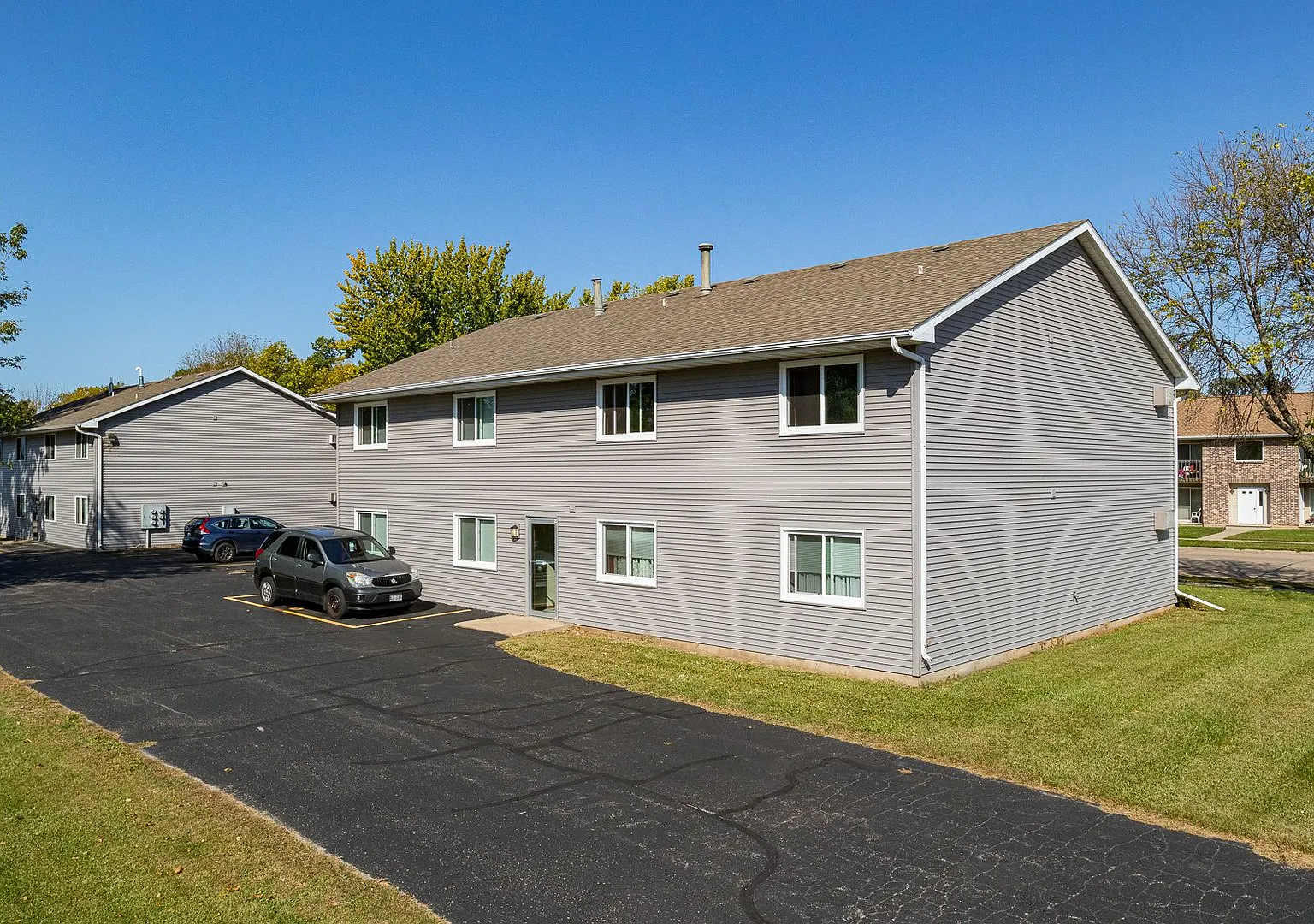 Packer Ave. Apartments — Photo 2