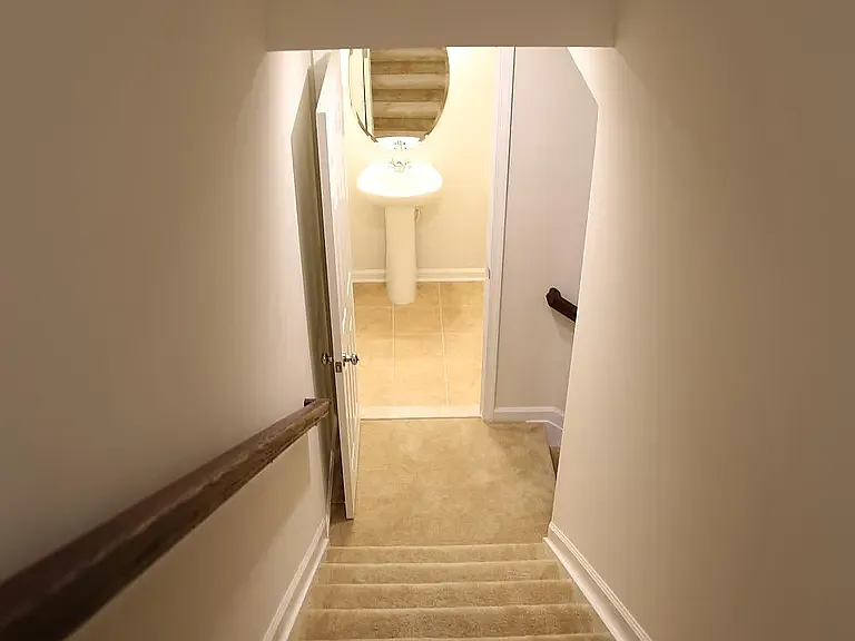20 Maxwell Ln — Photo 9