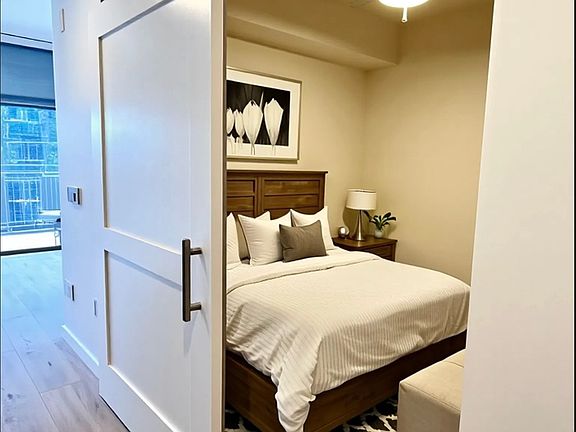2nd image of 1212 Demonbreun St #1206