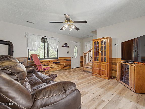 3rd image of 4246 Meadow Cir