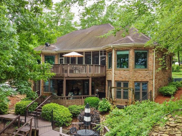 558 Eagle Pointe Ln