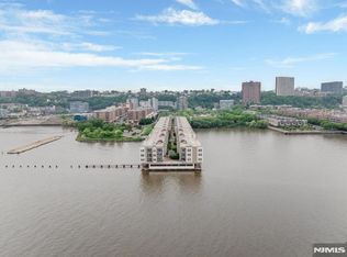 214 The Promenade #214, Edgewater, NJ 07020