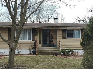 916 Muir Ave, Lake Bluff, IL 60044