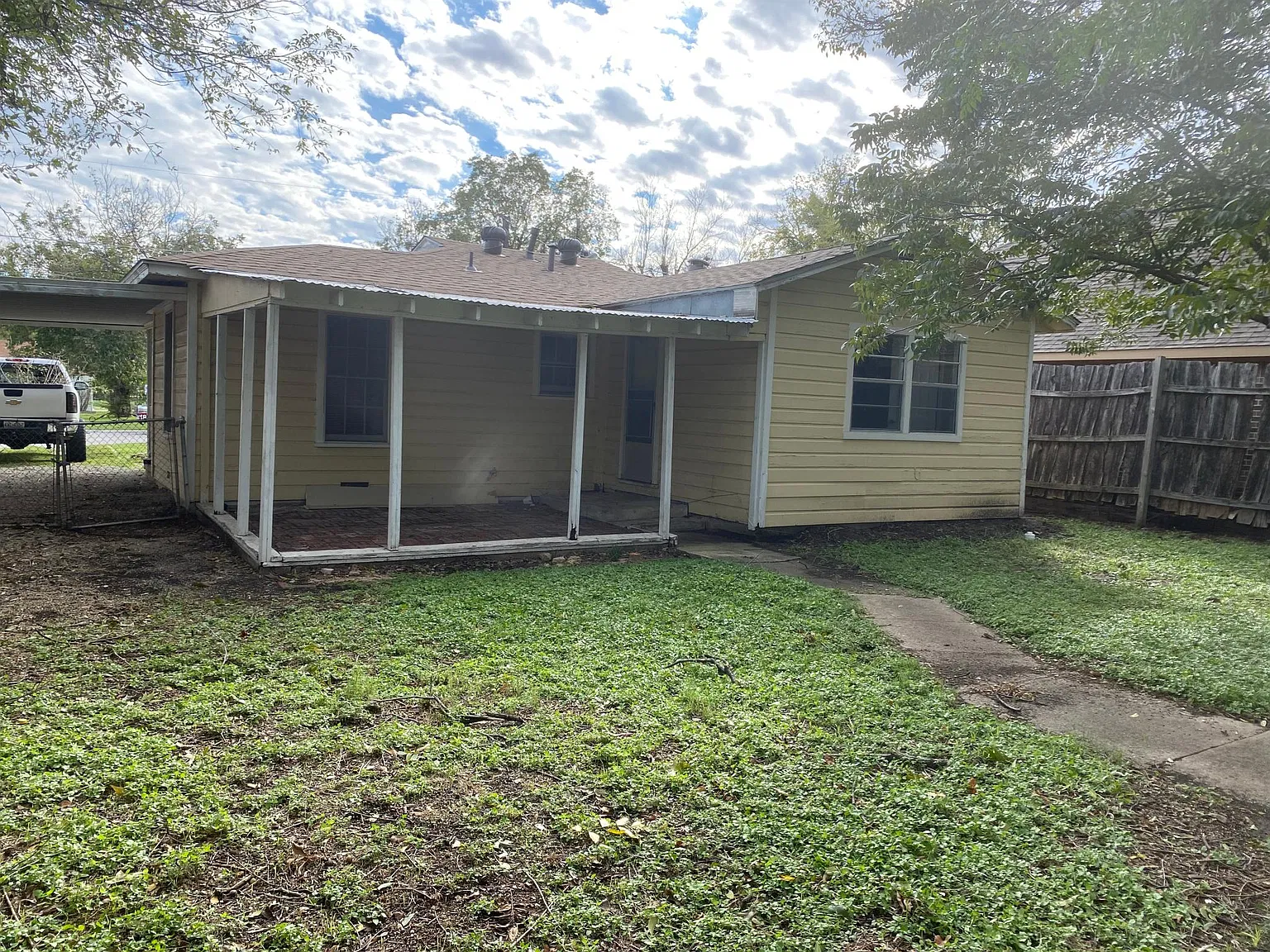 3 bed, 1128 sqft, $2,000 — Photo 2