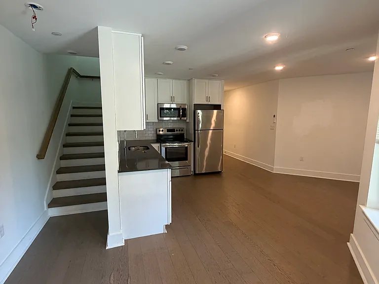 25 Eleanor St #205 — Photo 5