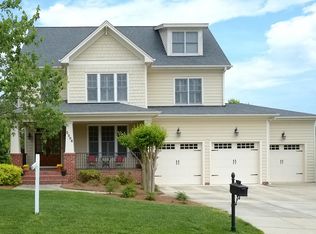 2306 Cameron Pond Dr, Cary, NC 27519