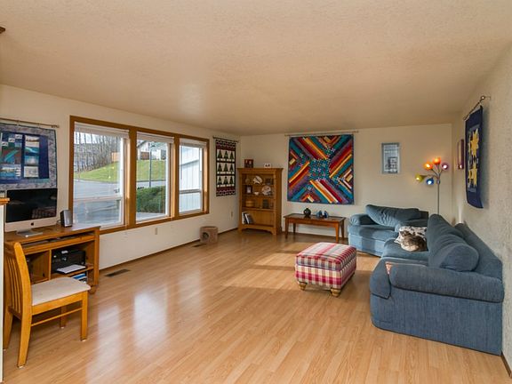 3rd image of 6006 Sunshine Dr