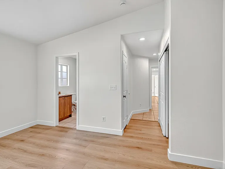 3037 Aloha Ave — Photo 14