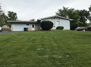 15 Allen Dr, Elgin, IL 60120