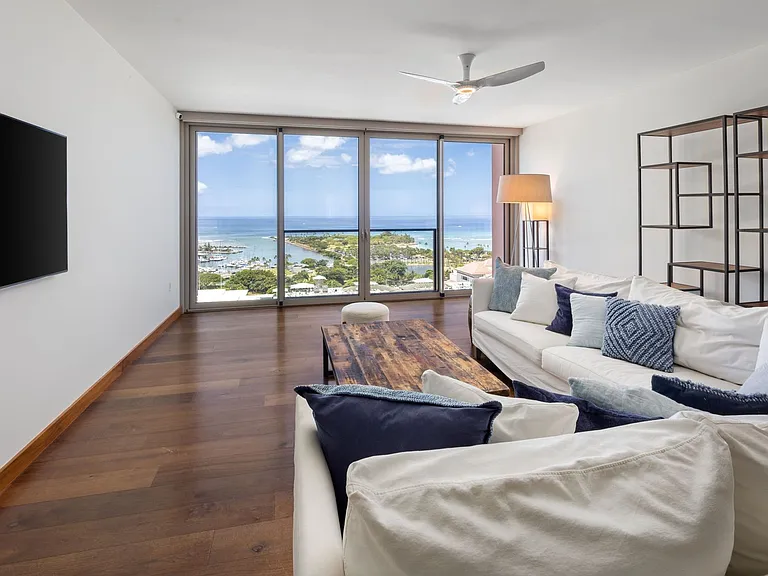 1555 Kapiolani Blvd #2000 — Photo 2