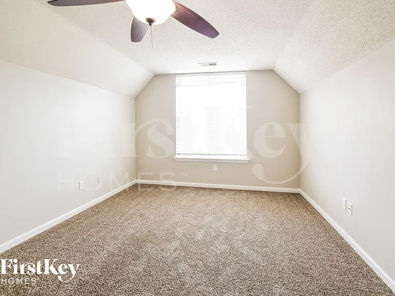 7298 Hunters Horn Dr — Photo 16