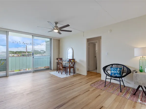 1046 Ehoeho Ave APT 328, Wahiawa, HI 96786