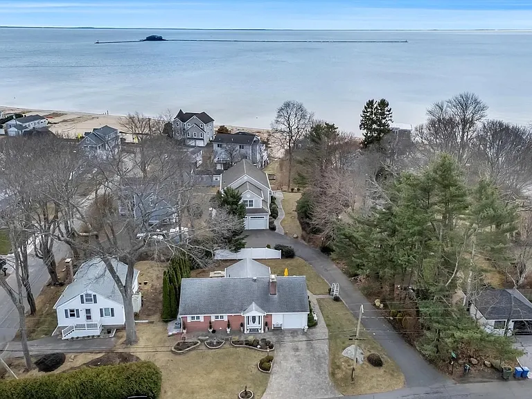 92 Grove Beach Rd S — Photo 4