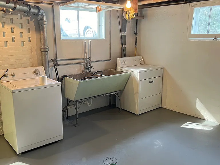 425 Pleasant St — Photo 19
