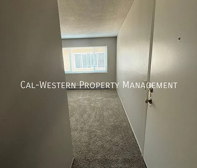 684 Richmond Ave — Photo 14