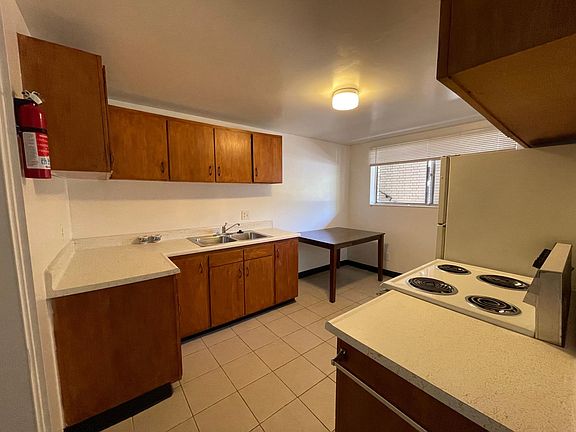 3rd image of 829 E Stratford Ave #1