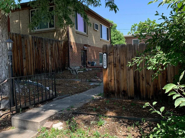 2526 N Oak St — Photo 2