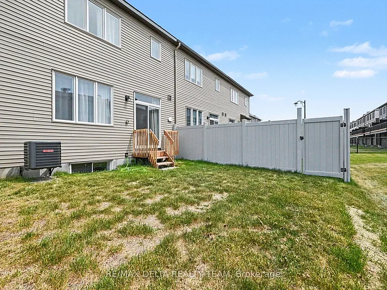 505 Convenire Row — Photo 20