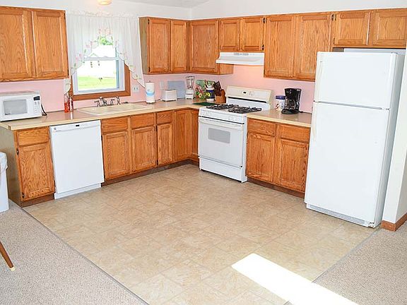 4th image of 39 Joy Ln