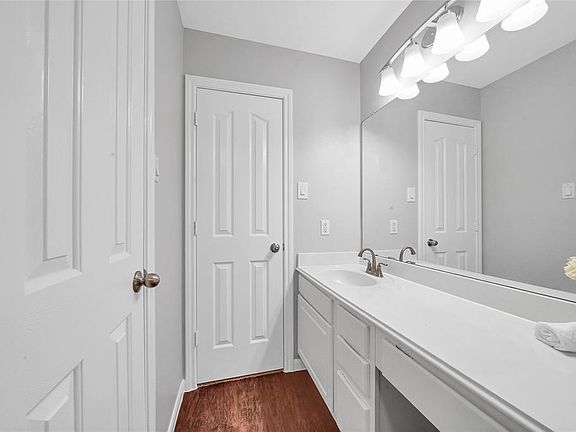 Primary En Suite Bathroom