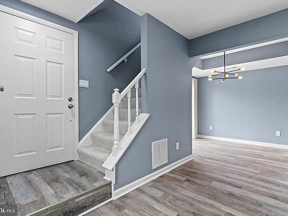 3rd image of 9602 Hagel Cir