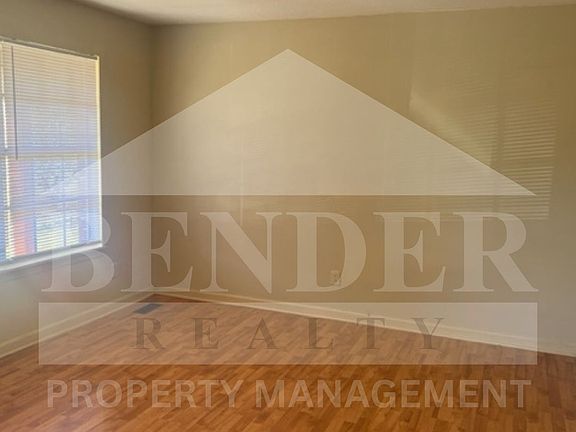 4th image of 815 Scenic Dr SE