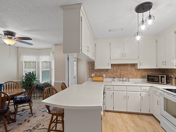 2nd image of 286 Blossom Dr