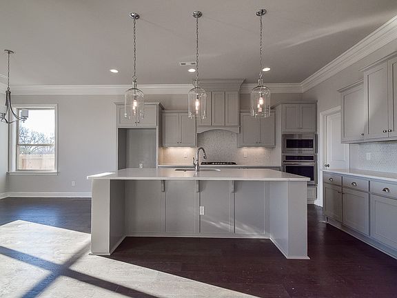 2nd image of 5809 SW Hyde Park
