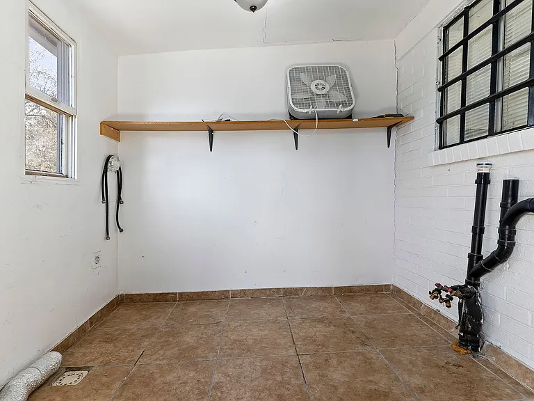 443 N Dorothea Way — Photo 8