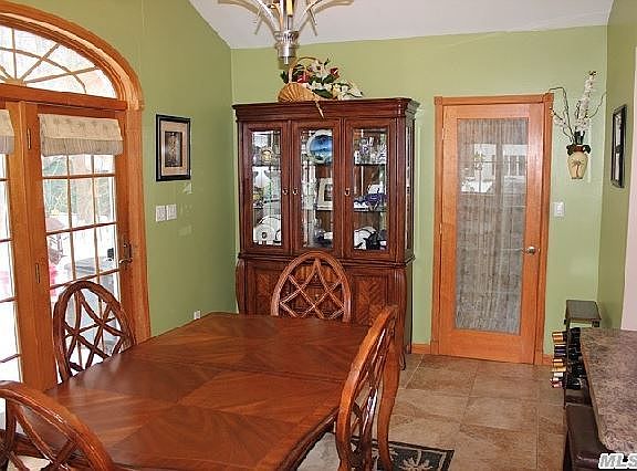 5th image of 5 Iris Ln