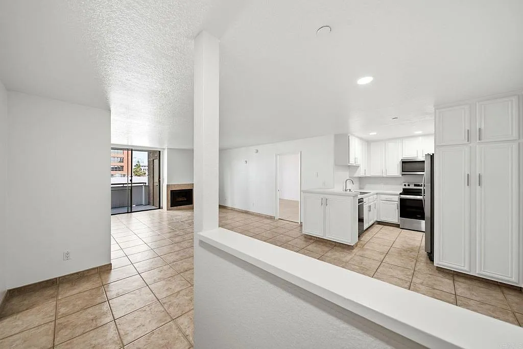 2 bed, 1275 sqft, $3,490 — Photo 4