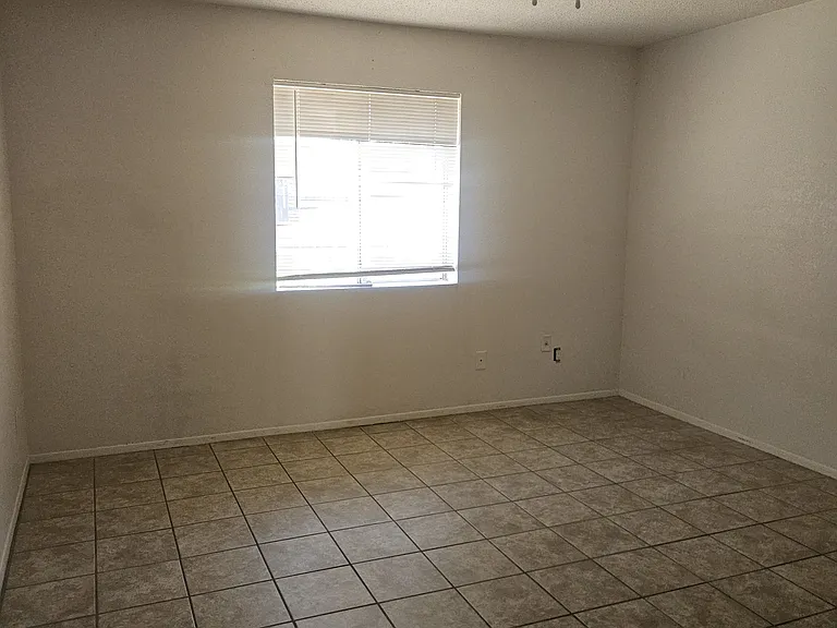 1605 S Telshor Blvd #F — Photo 9