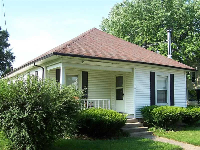 110 E Main St photo 1