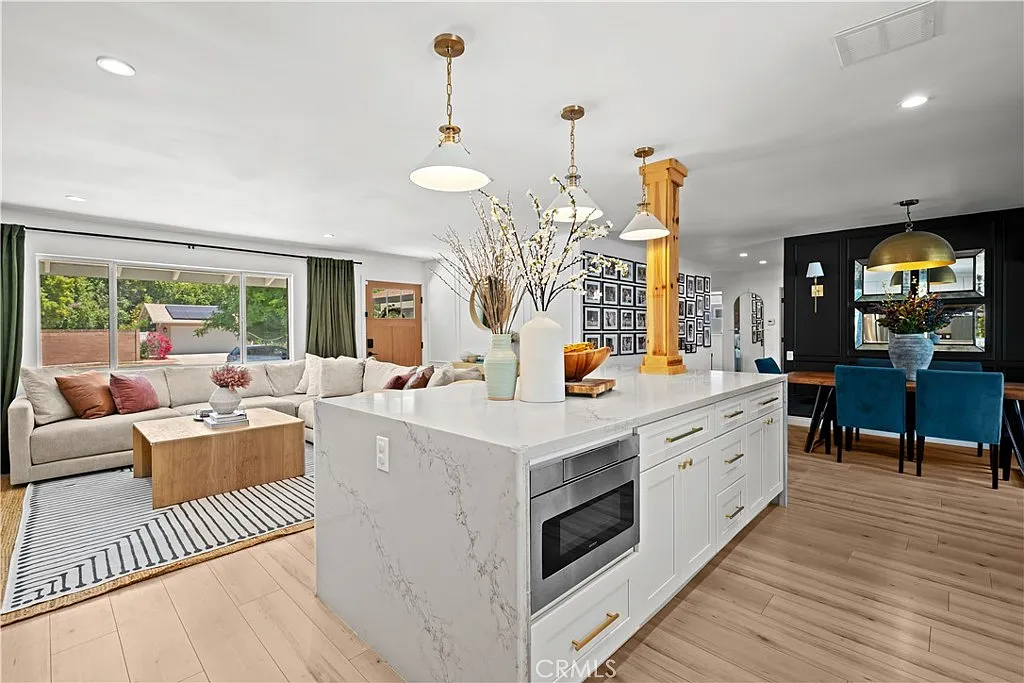 3 bed, 1250 sqft, $5,500 — Photo 3