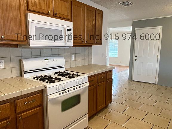 2nd image of 4828 Kingbird Way