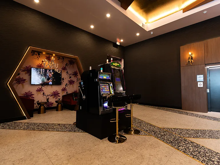Mckenzie |Vegas-inspired ambience